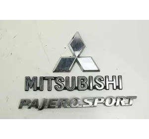 Эмблема крышки багажника комплект Mitsubishi Pajero Sport (KH) 20082015 7415A368 / MR108148 / 7415A308 (60095)