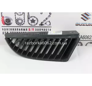 Решетка радиатора правая Mitsubishi Colt (Z30) 2004-2012 MN127774XA (801)