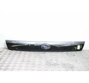 Накладка на крышку багажника чёрный Subaru Forester (SG) 2002-2008 91112SA622 (10842)